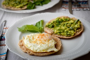 Garlic Gold® Breakfast Sandwiches with Fried Egg and Avocado