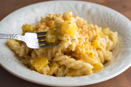 garlic macaroni and cheese with delicata squash